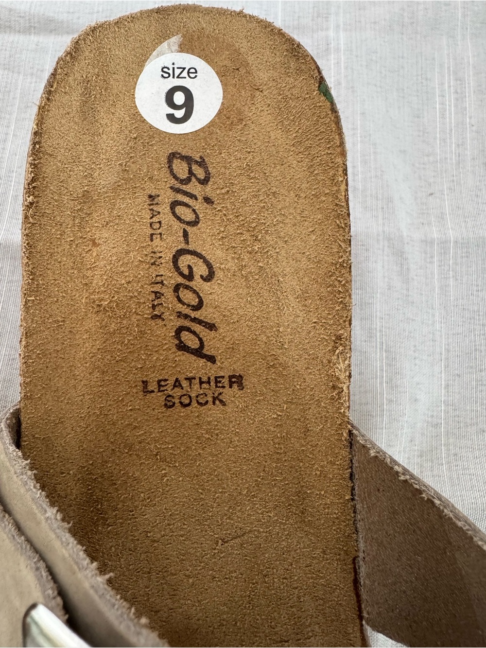 NWOT Bio-Gold Taupe Wedge Slide Sandals with Buckle Size 9 - Picture 8 of 8